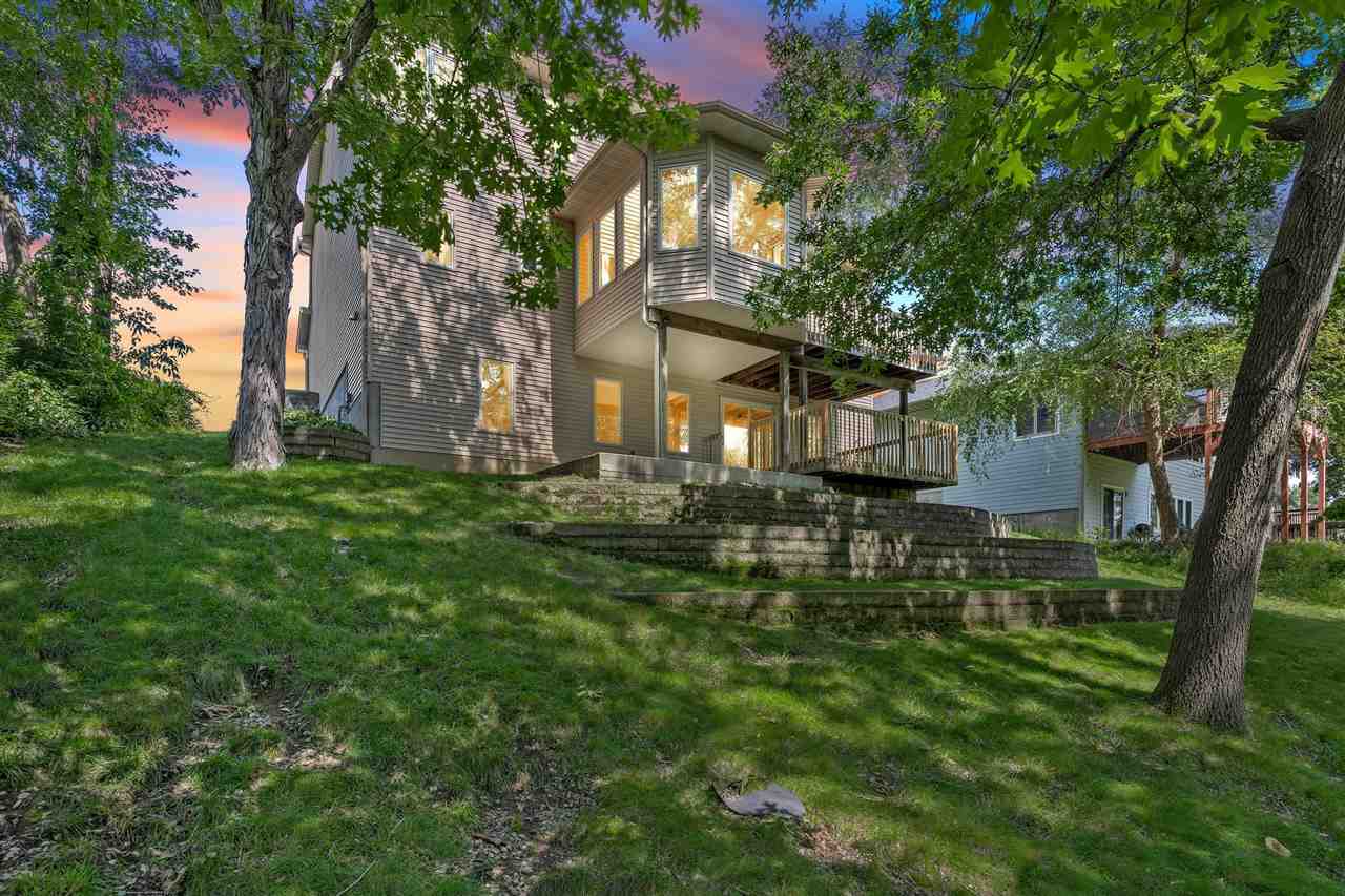 900 Forest Edge Dr