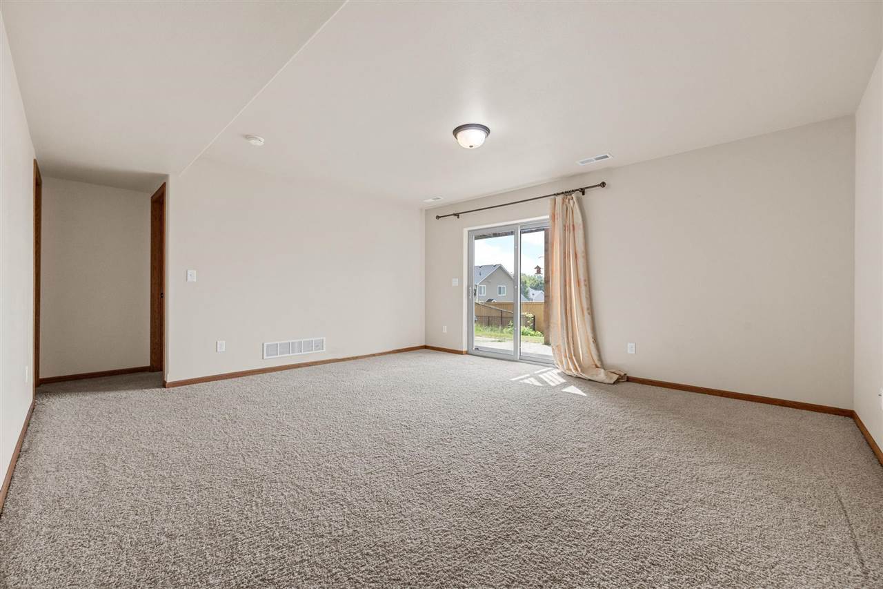 1457 Palisades Dr