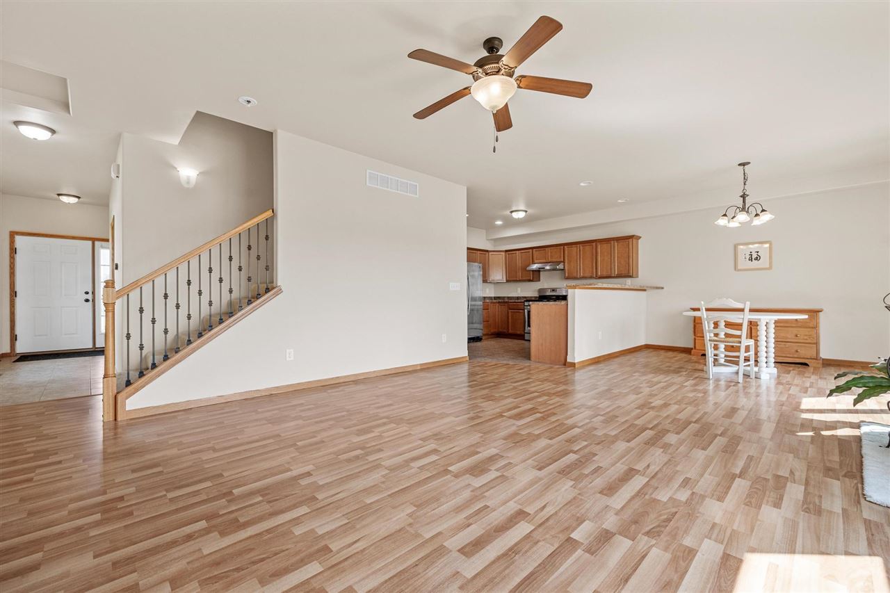 1457 Palisades Dr