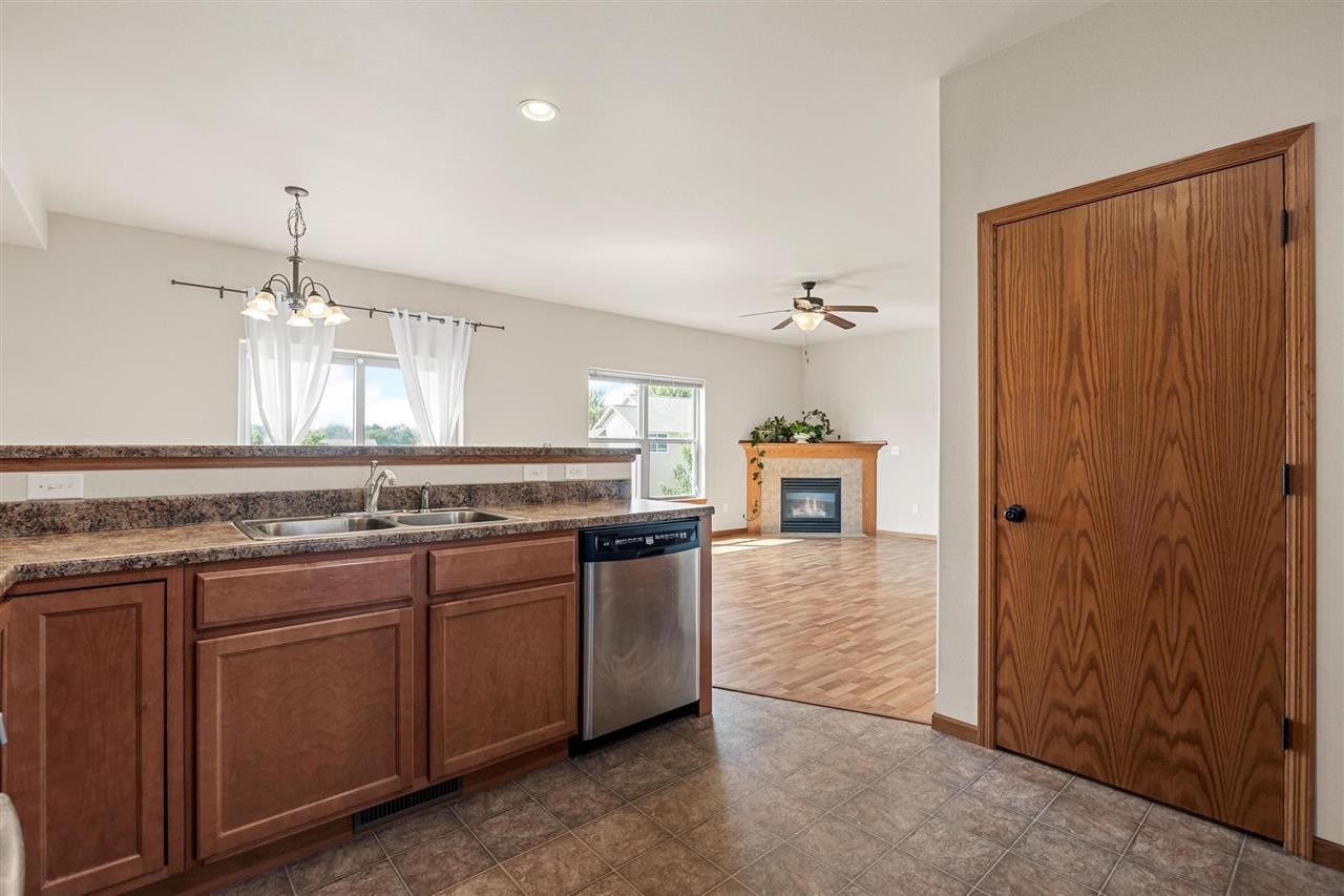 1457 Palisades Dr