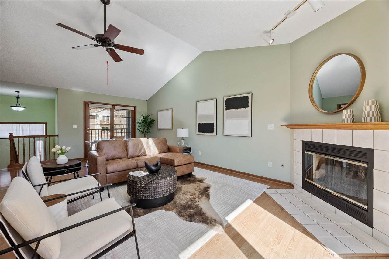447 West Side Dr