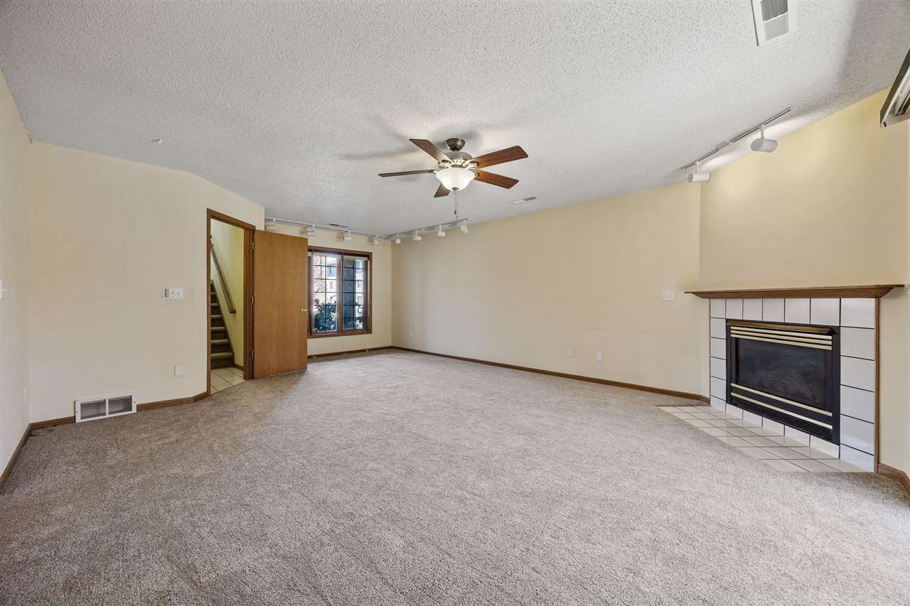 447 West Side Dr