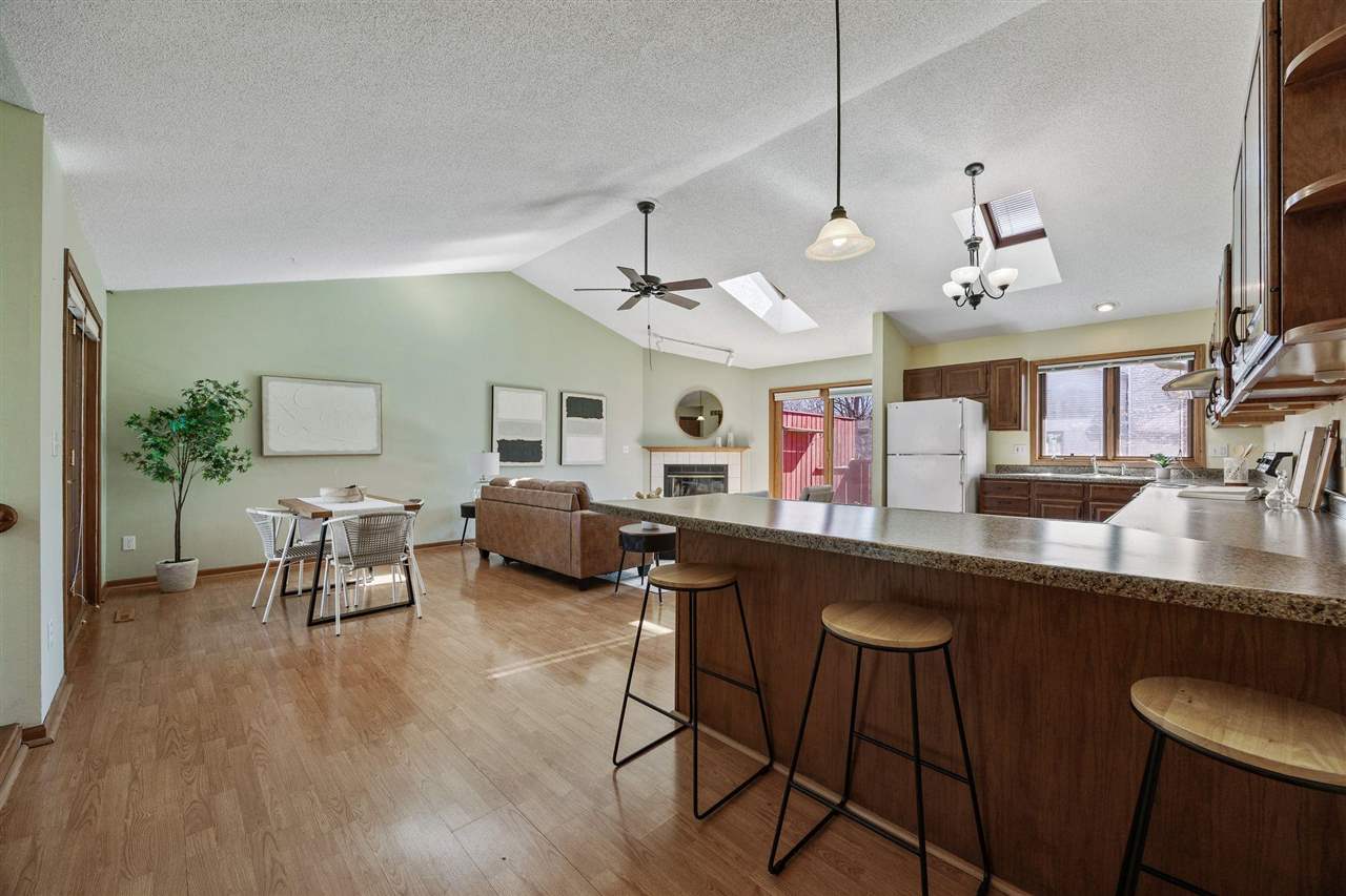 447 West Side Dr