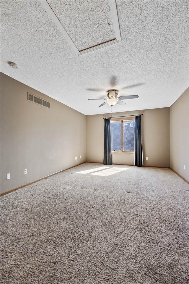 447 West Side Dr