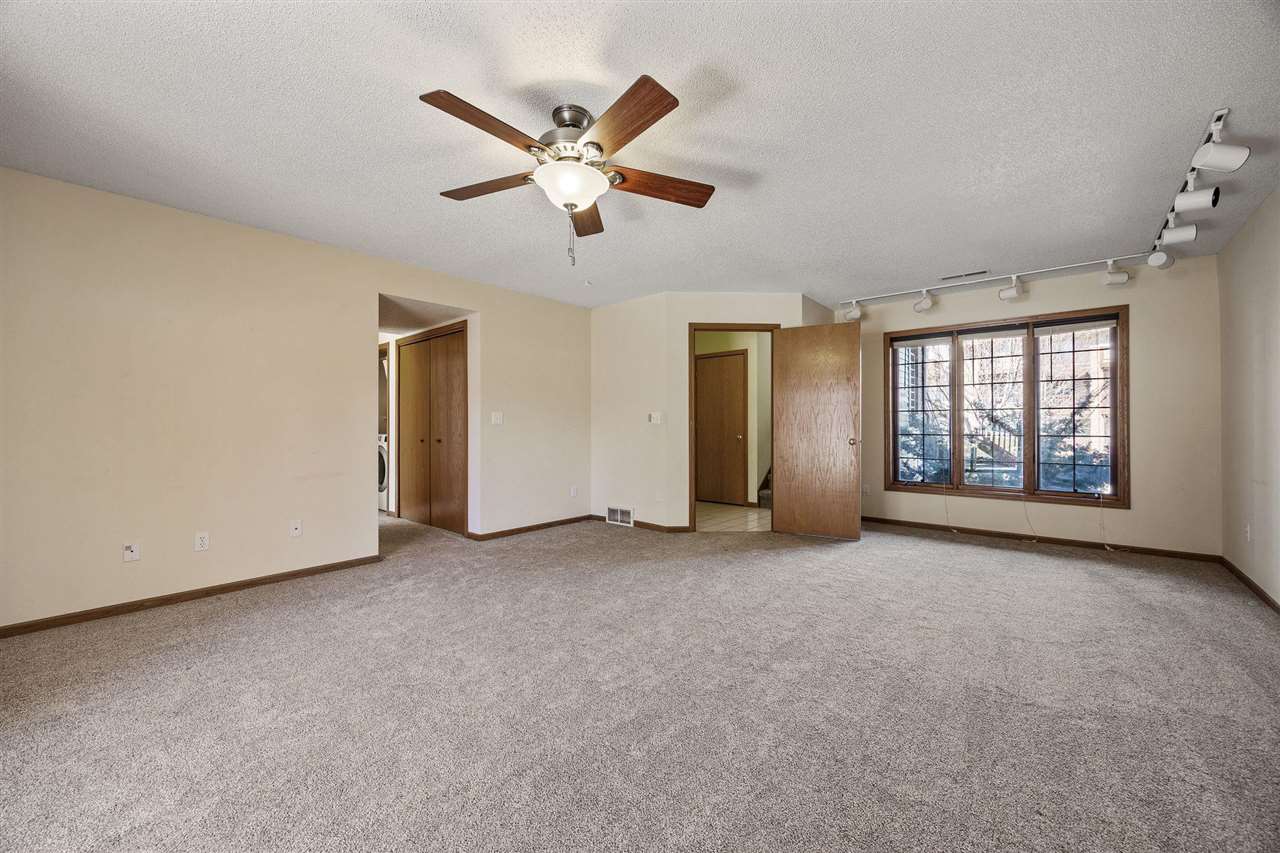 447 West Side Dr