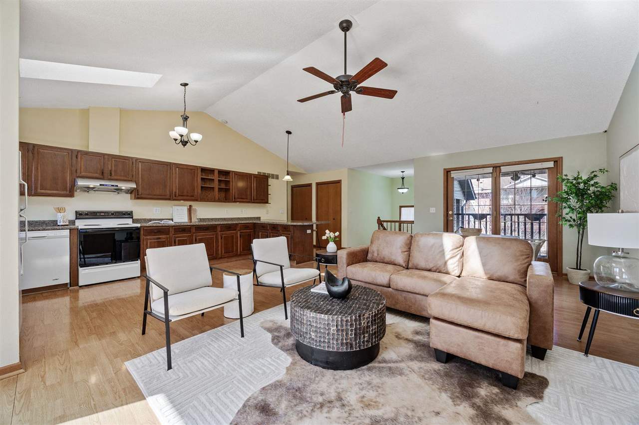 447 West Side Dr