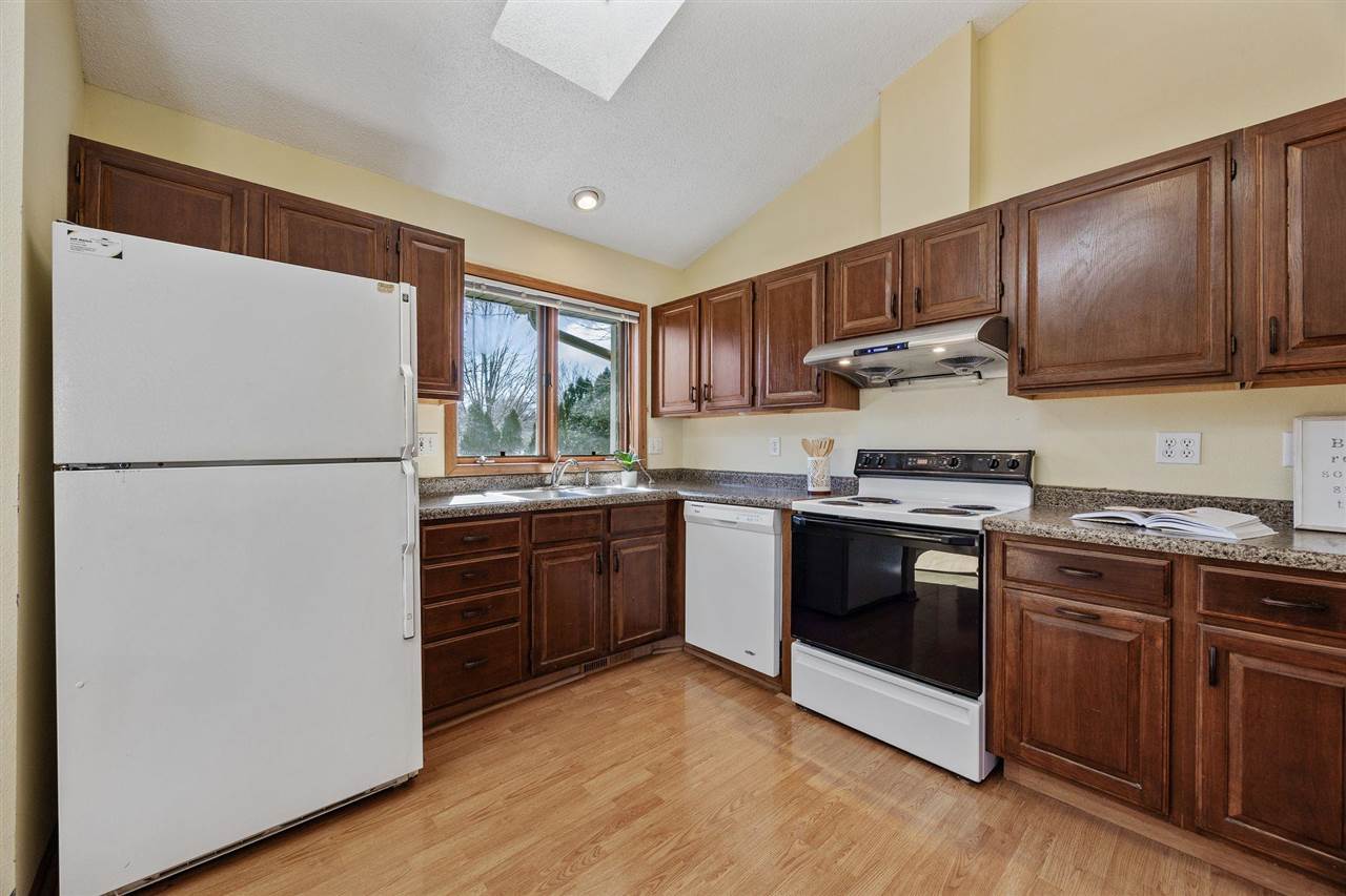 447 West Side Dr