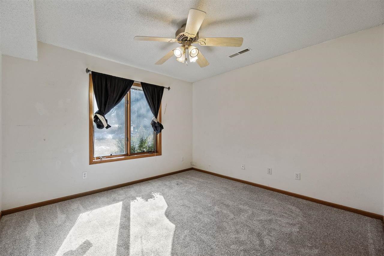 447 West Side Dr