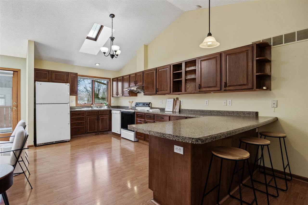 447 West Side Dr