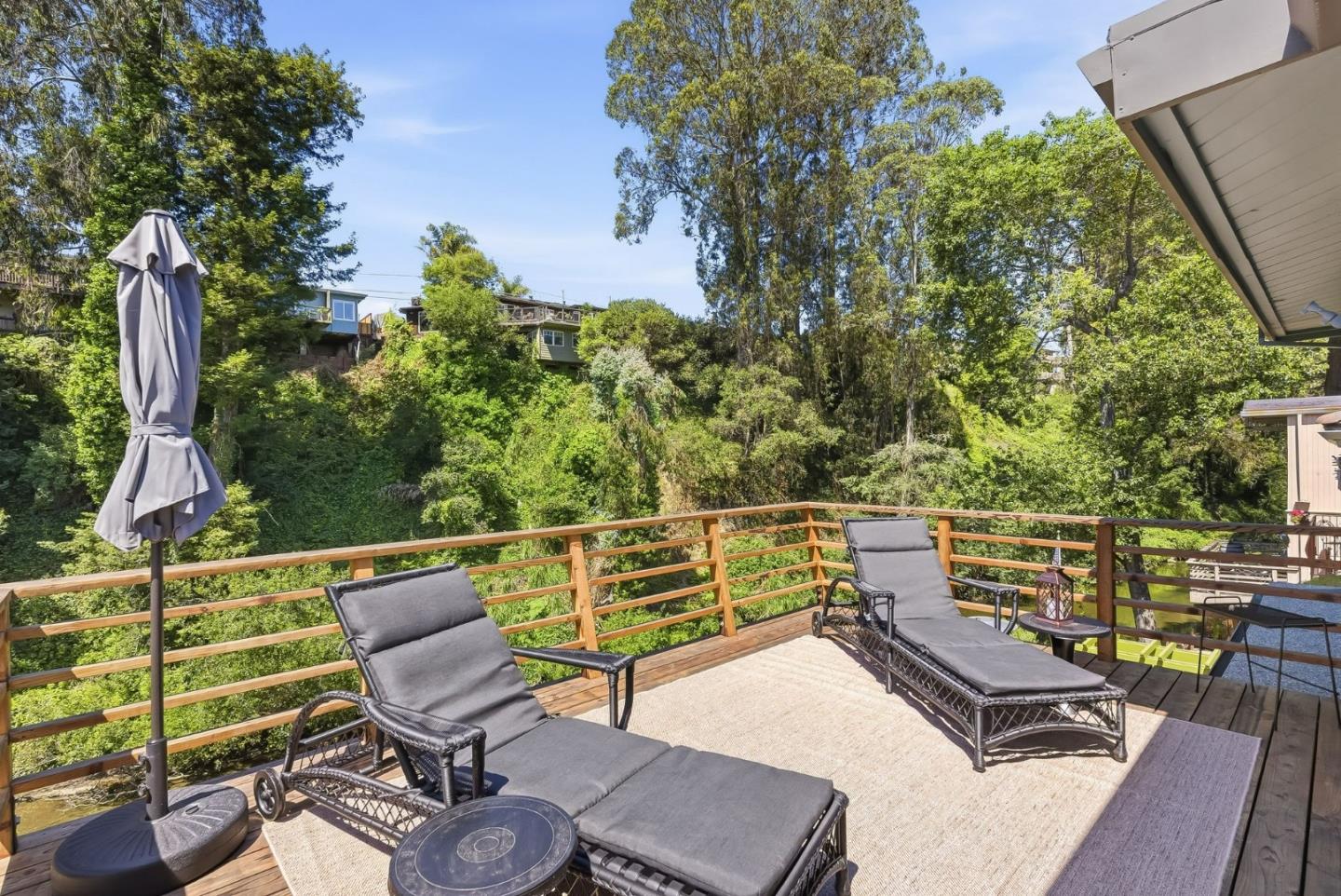 533 Riverview DR