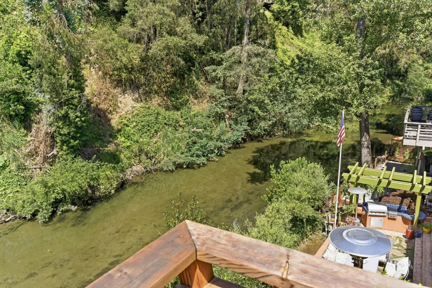 533 Riverview DR