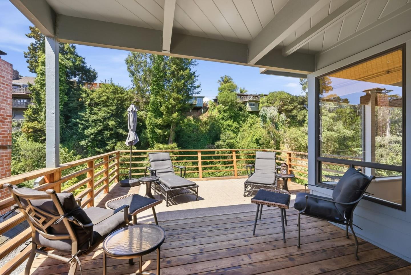 533 Riverview DR