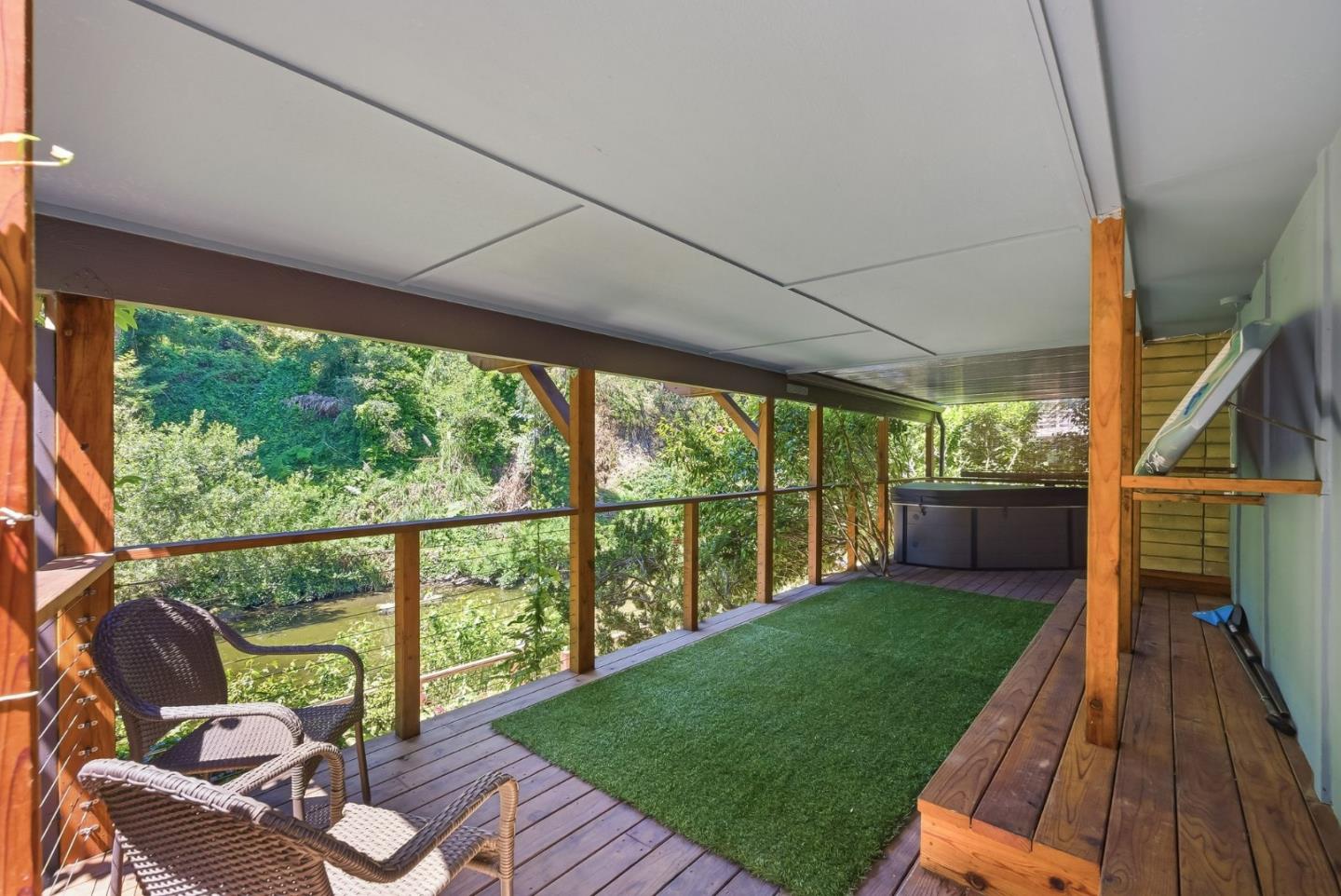 533 Riverview DR