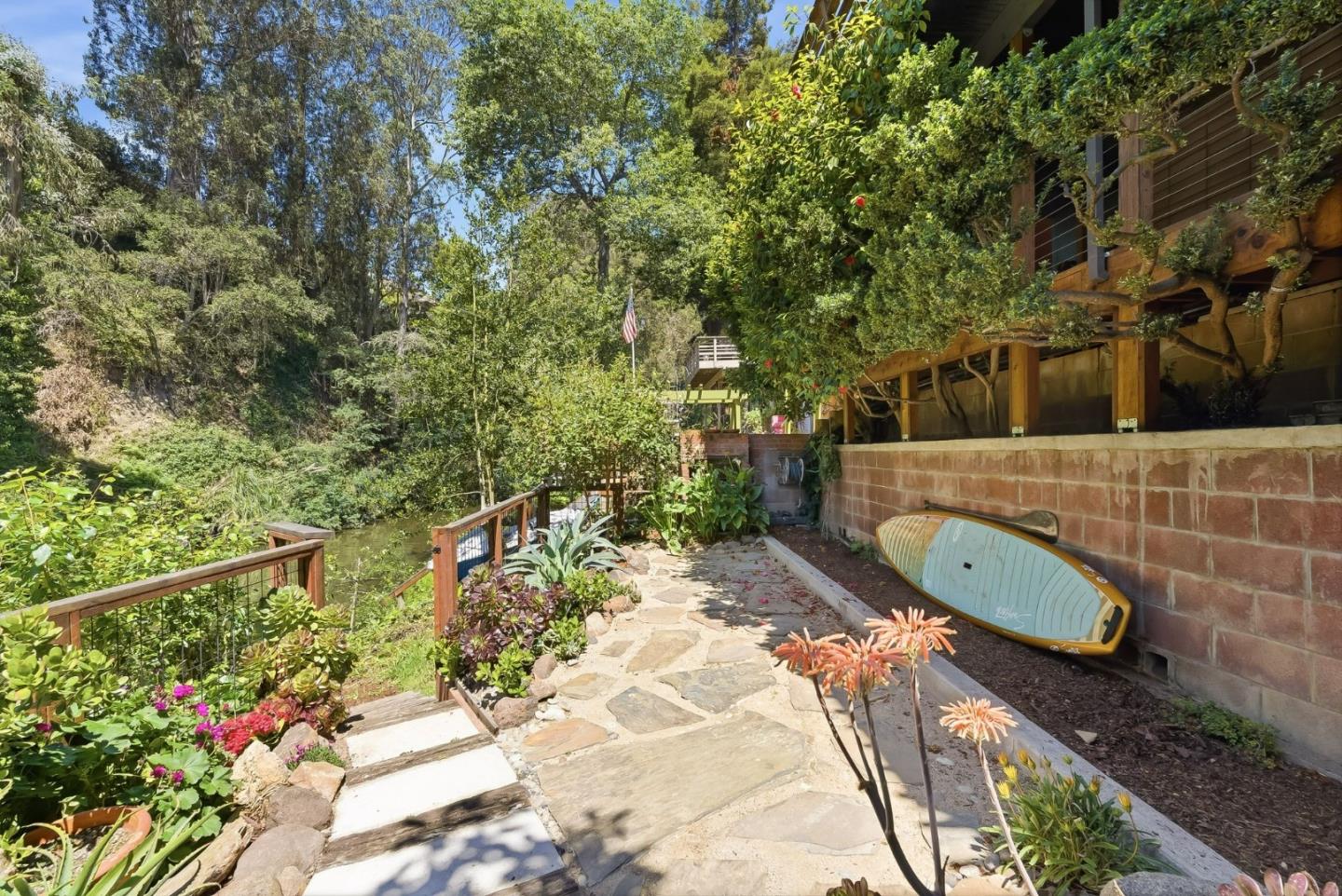 533 Riverview DR
