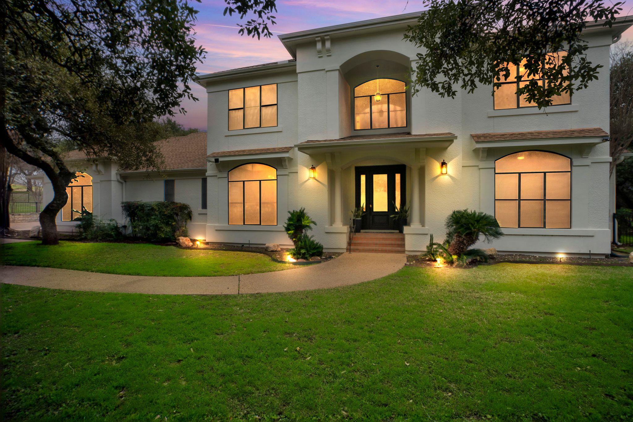 608 Lakeway DR