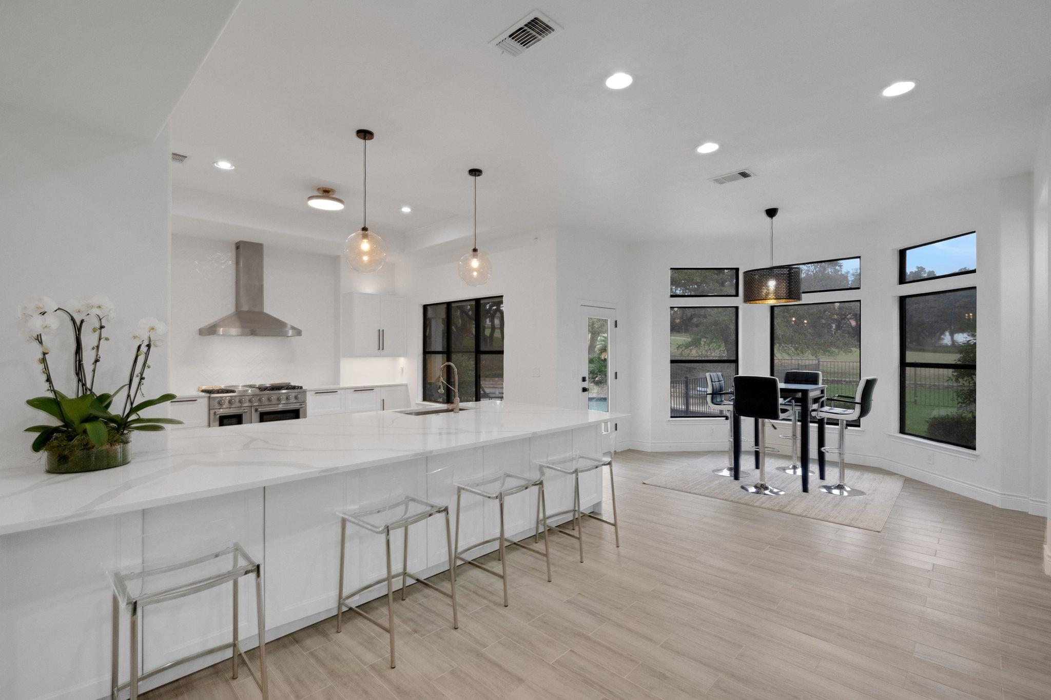 608 Lakeway DR