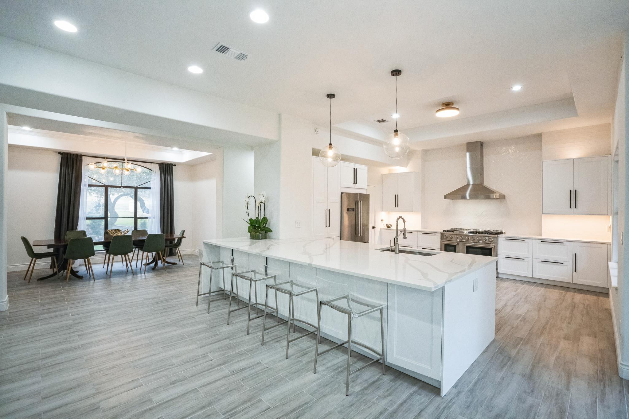 608 Lakeway DR
