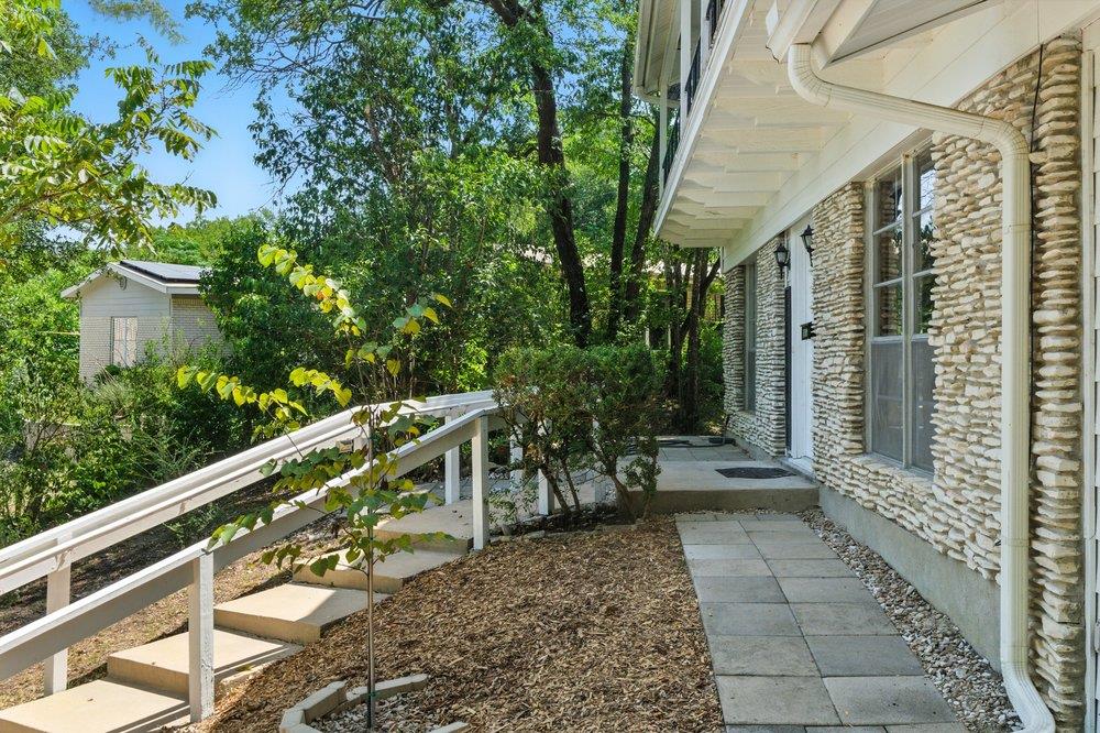 2401 Homedale CIR