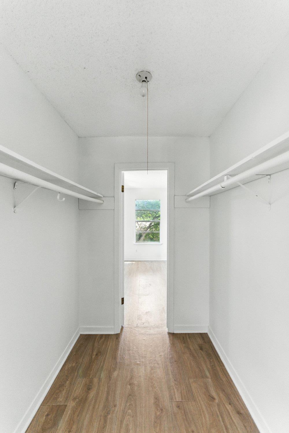 2401 Homedale CIR