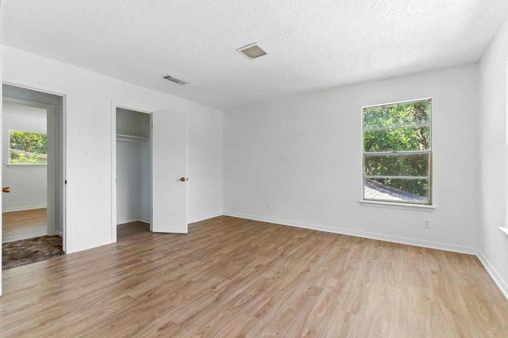 2401 Homedale CIR