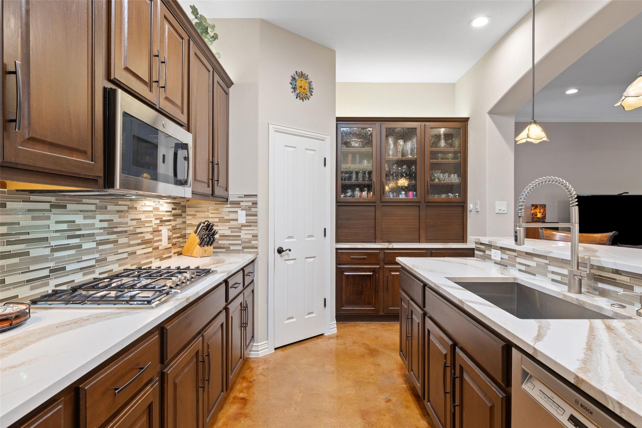 15208 Nightingale LN