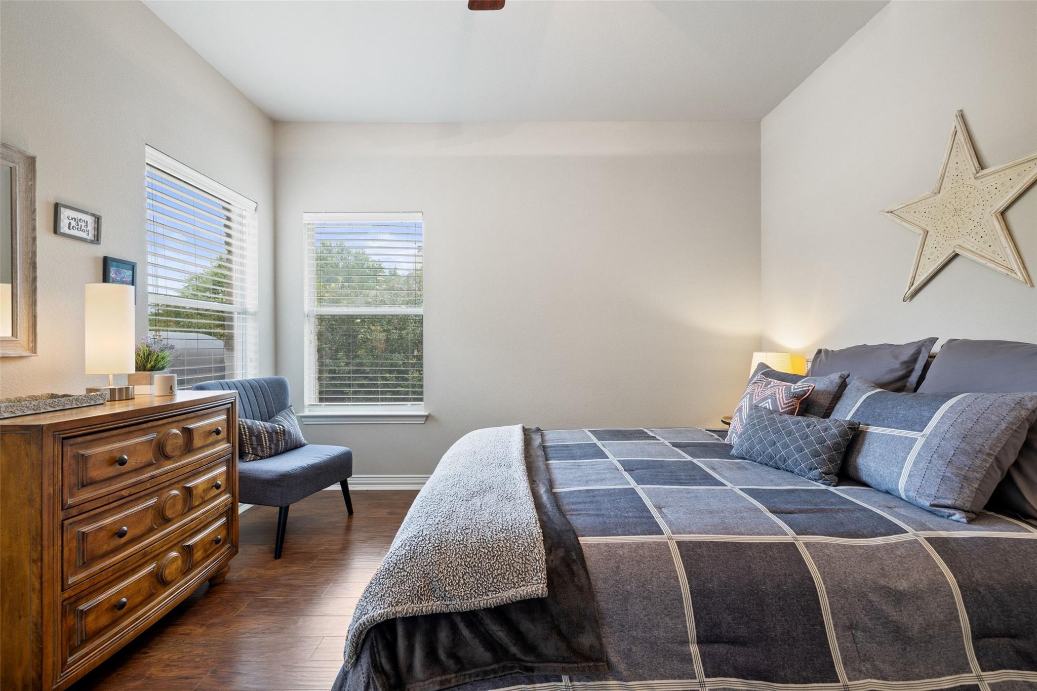 15208 Nightingale LN