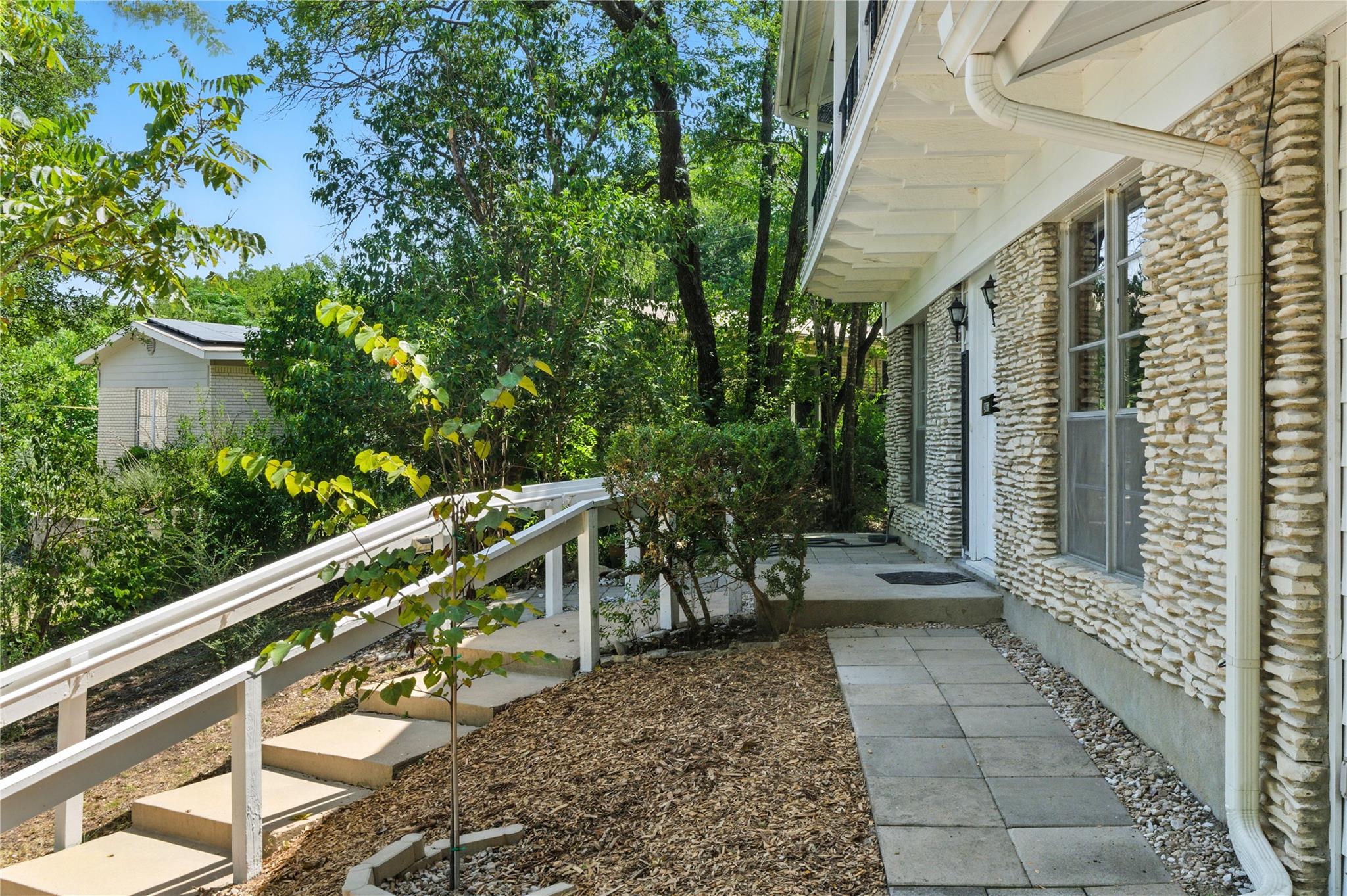 2401 Homedale CIR