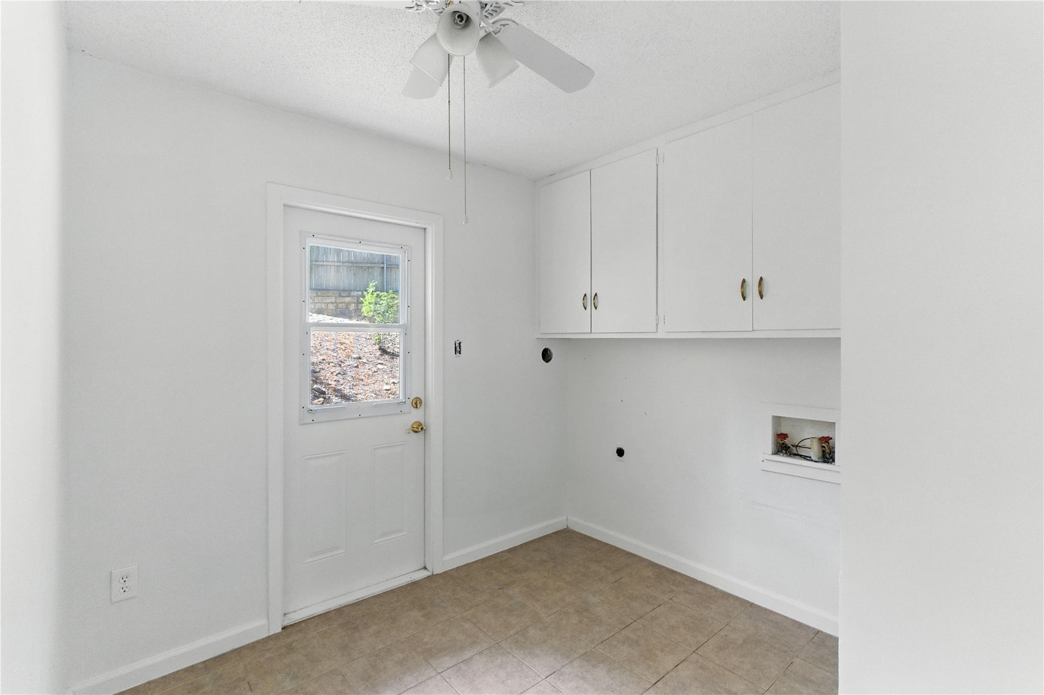 2401 Homedale CIR