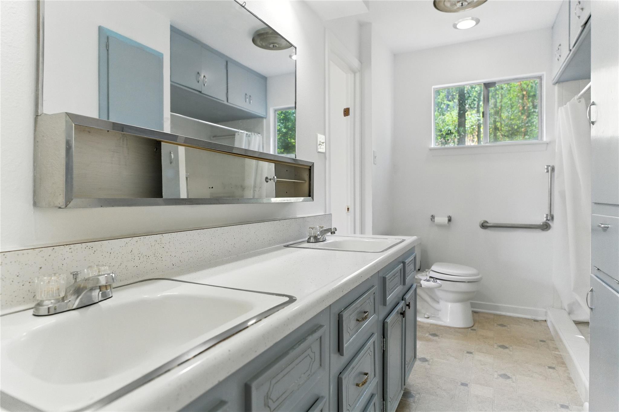 2401 Homedale CIR
