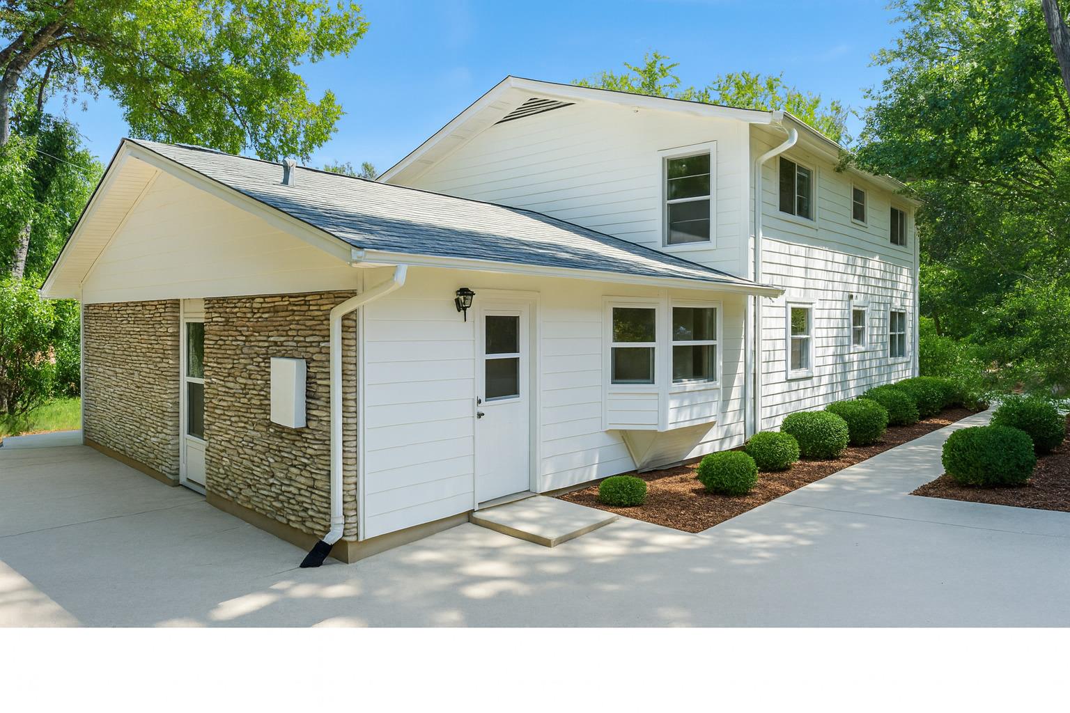 2401 Homedale CIR