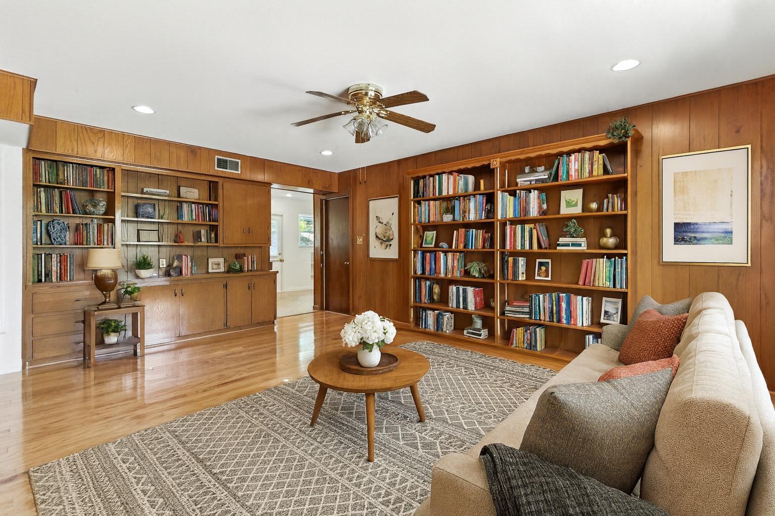 2401 Homedale CIR