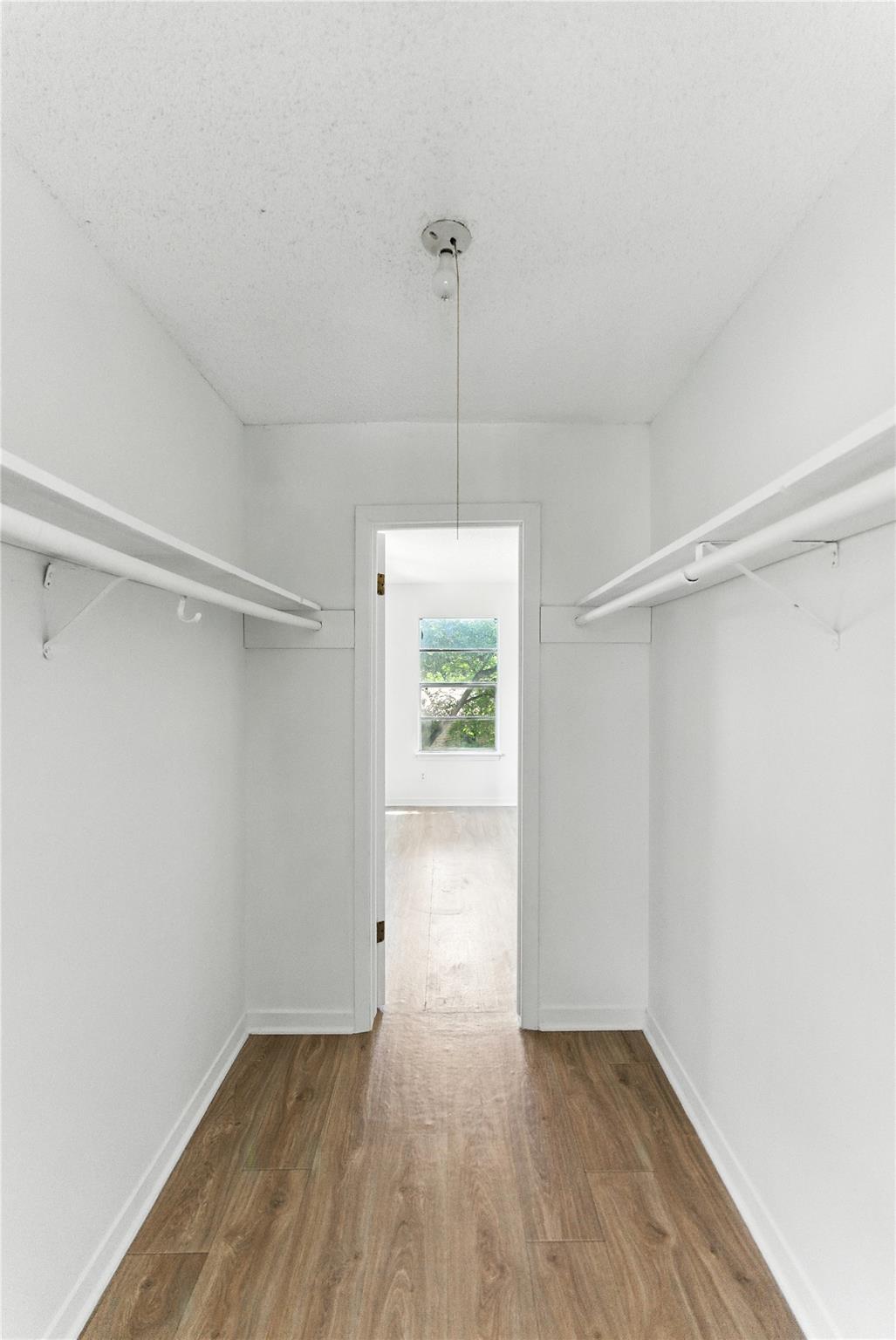 2401 Homedale CIR