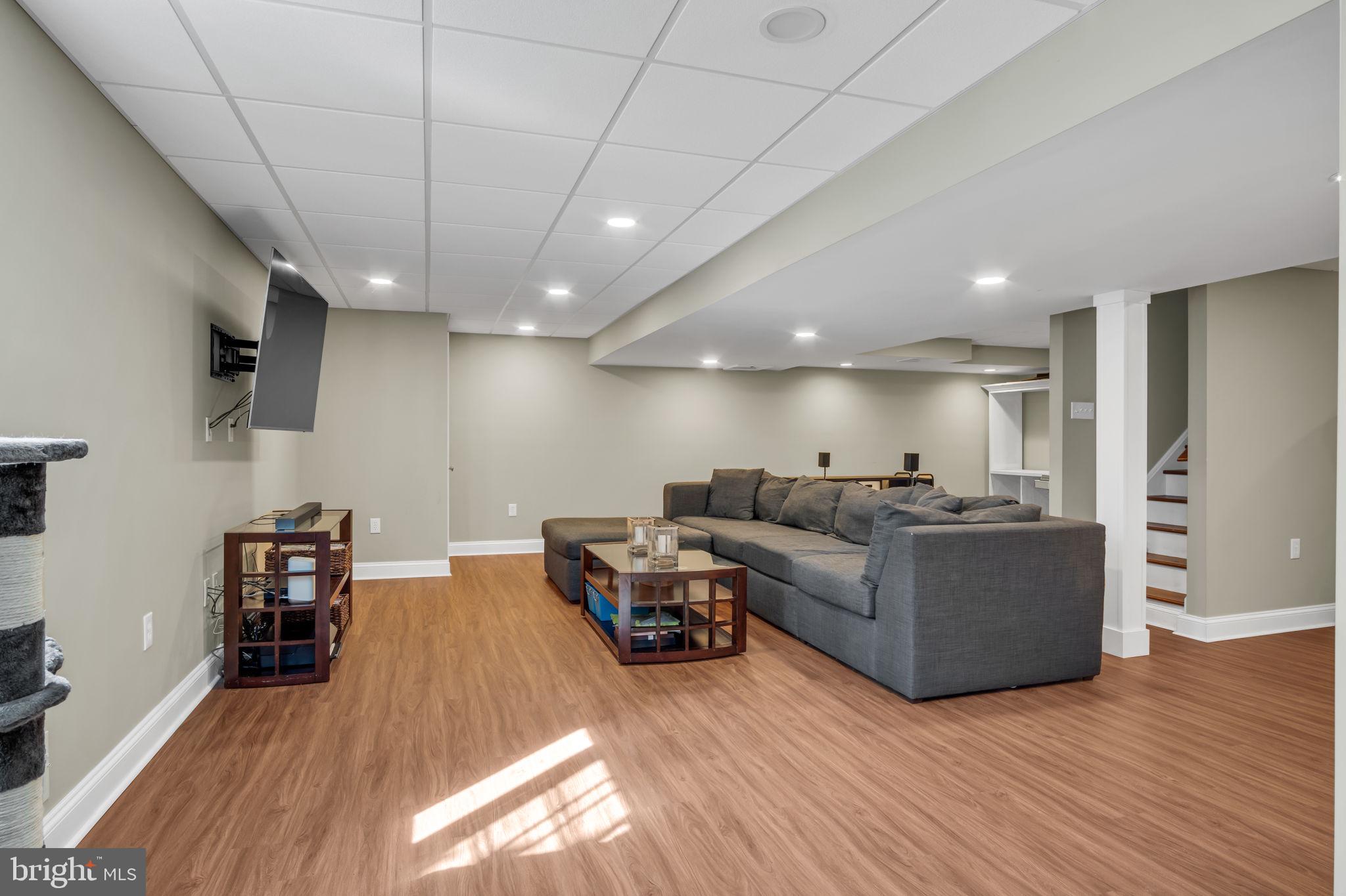 6209 AUTUMN VIEW DRIVE