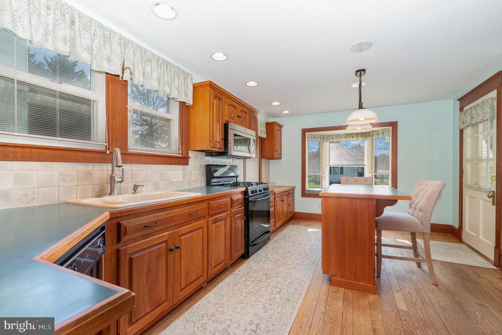 533 W HIGH STREET