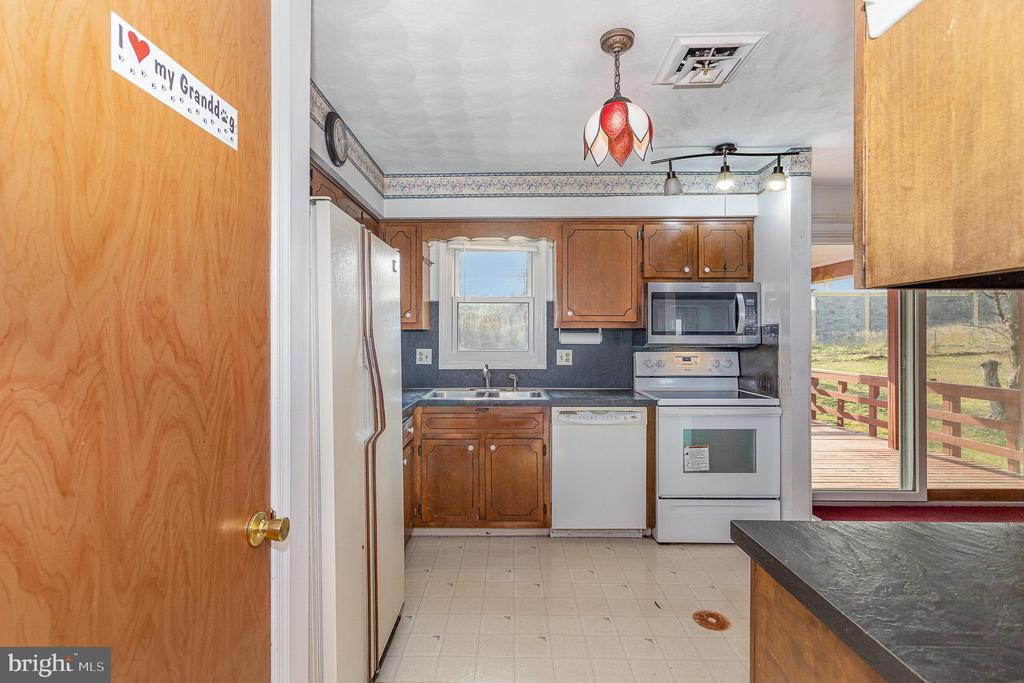404 WOODLAND AVENUE