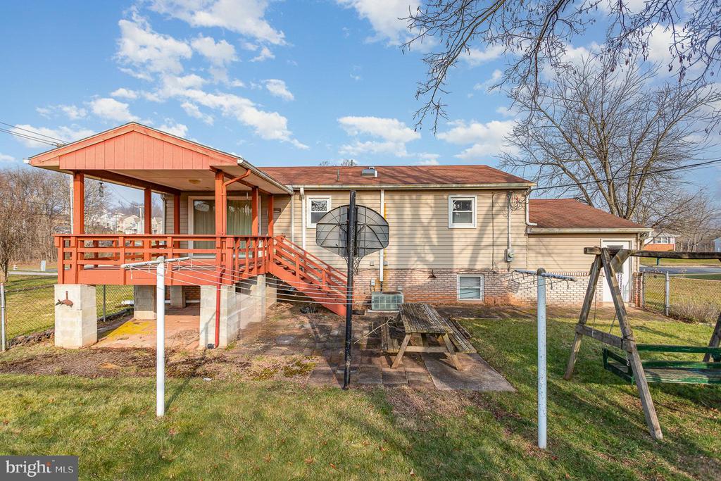404 WOODLAND AVENUE