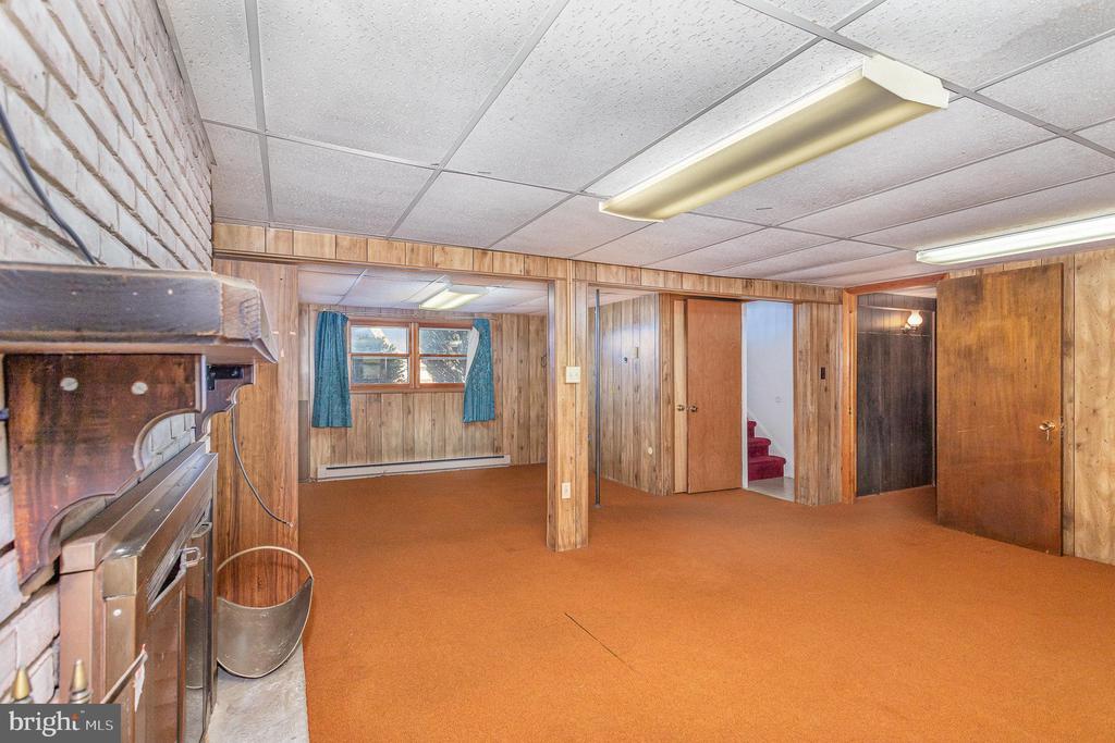 404 WOODLAND AVENUE