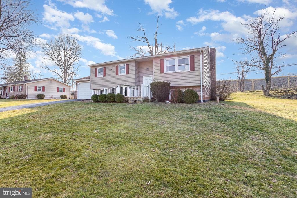 404 WOODLAND AVENUE