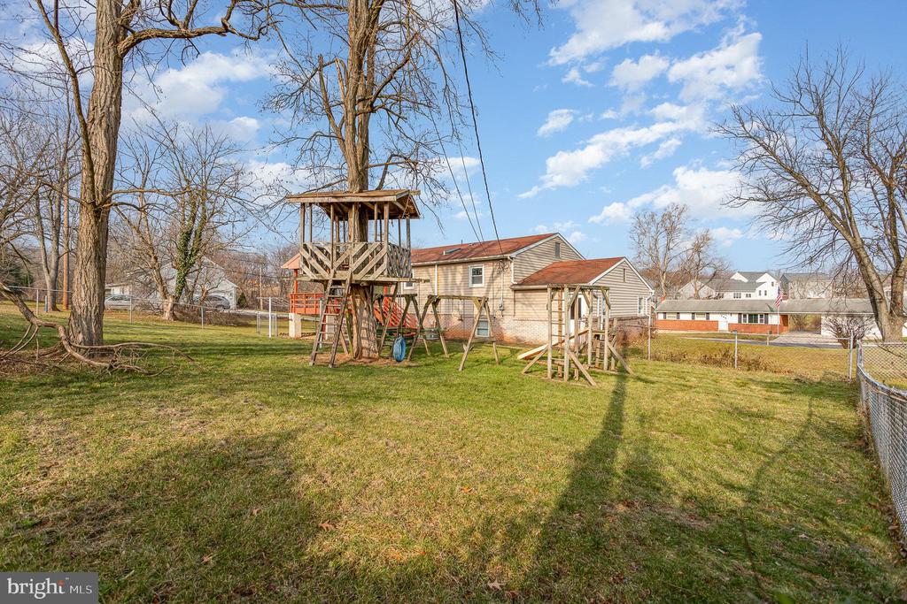 404 WOODLAND AVENUE