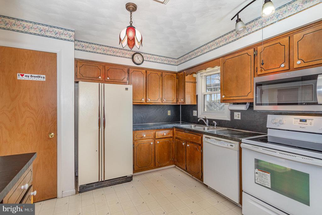 404 WOODLAND AVENUE
