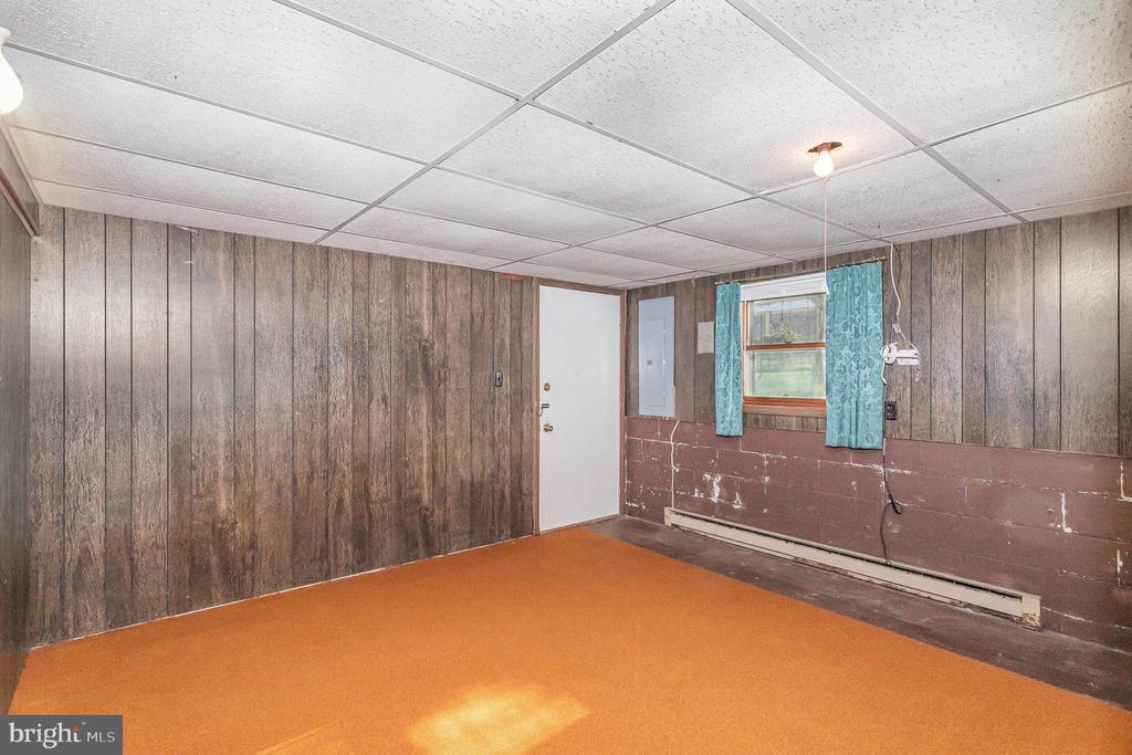 404 WOODLAND AVENUE