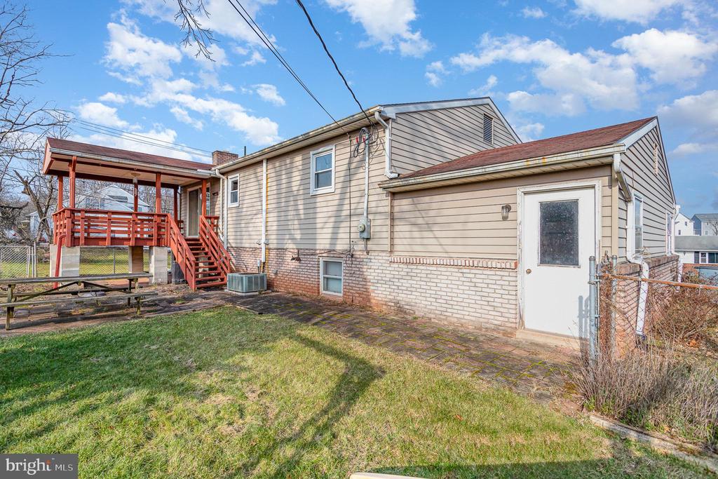404 WOODLAND AVENUE