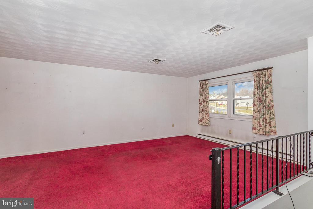 404 WOODLAND AVENUE