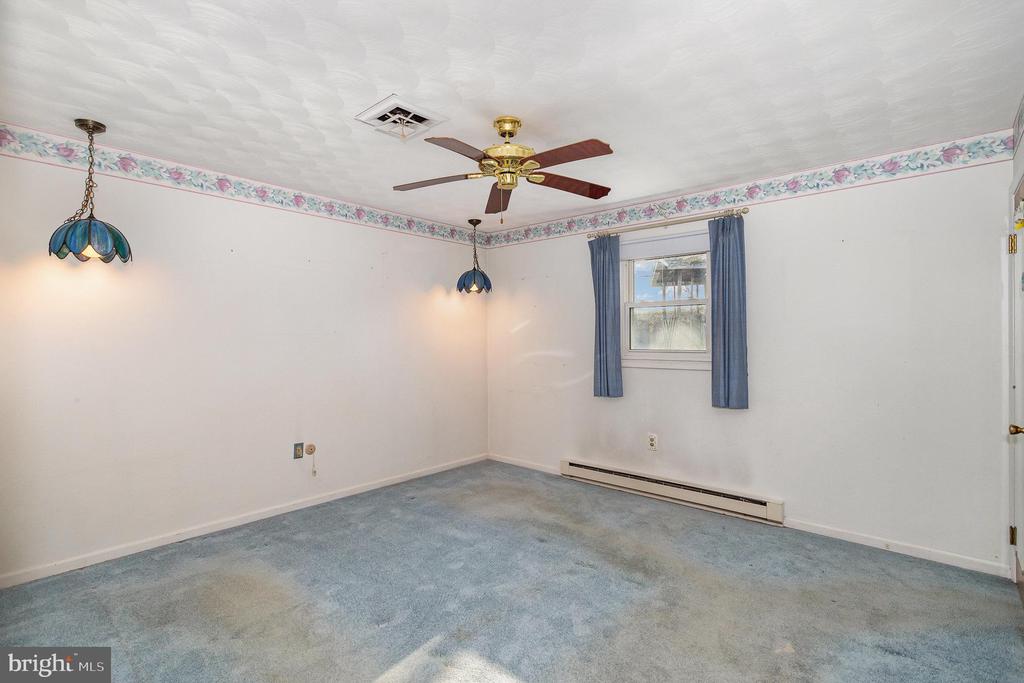 404 WOODLAND AVENUE