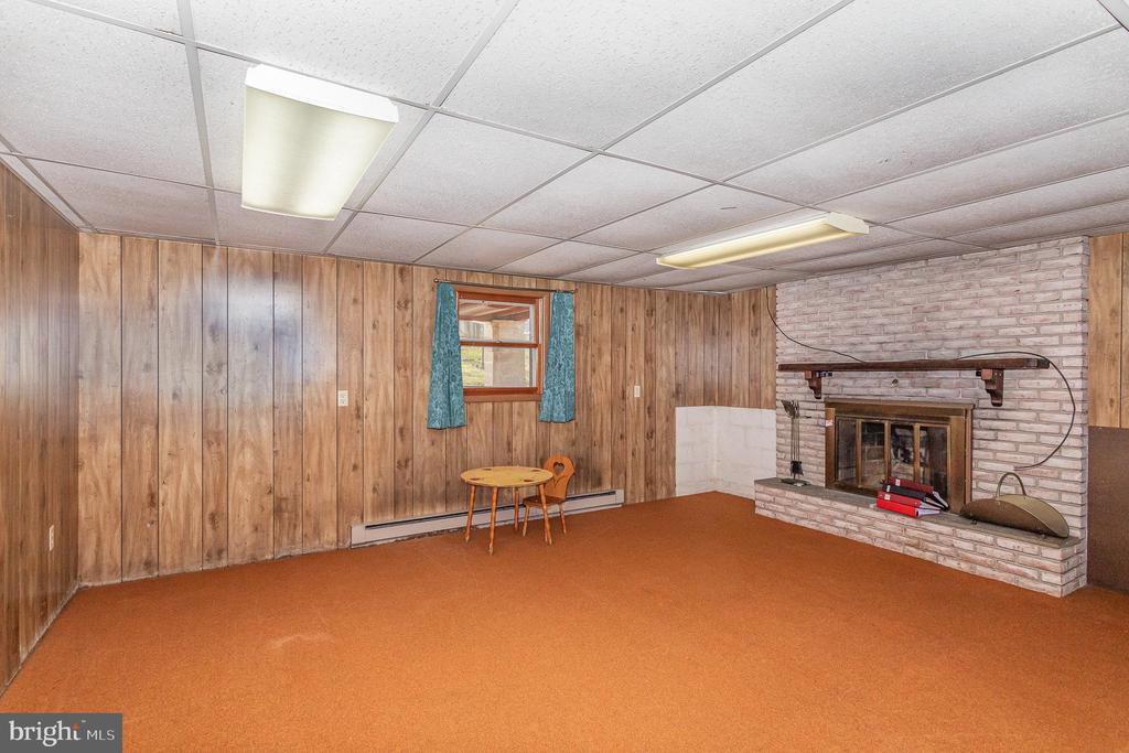 404 WOODLAND AVENUE