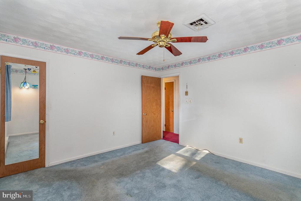 404 WOODLAND AVENUE