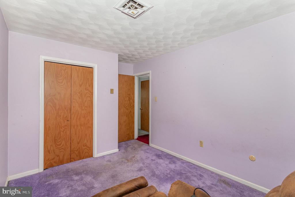 404 WOODLAND AVENUE