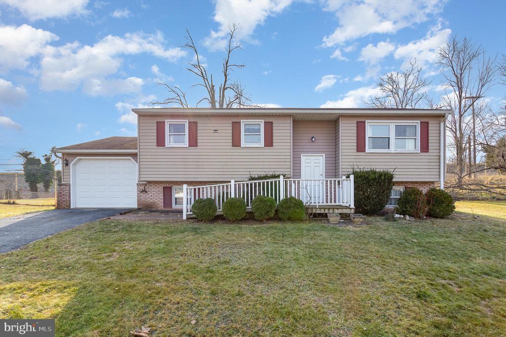 404 WOODLAND AVENUE