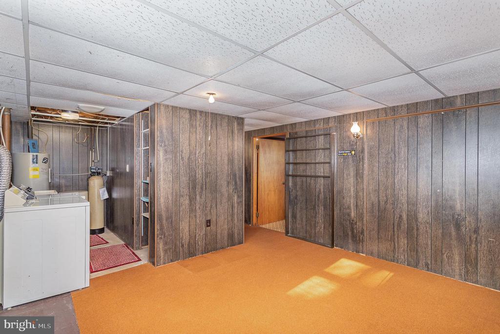 404 WOODLAND AVENUE