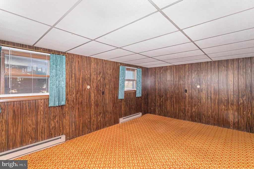404 WOODLAND AVENUE